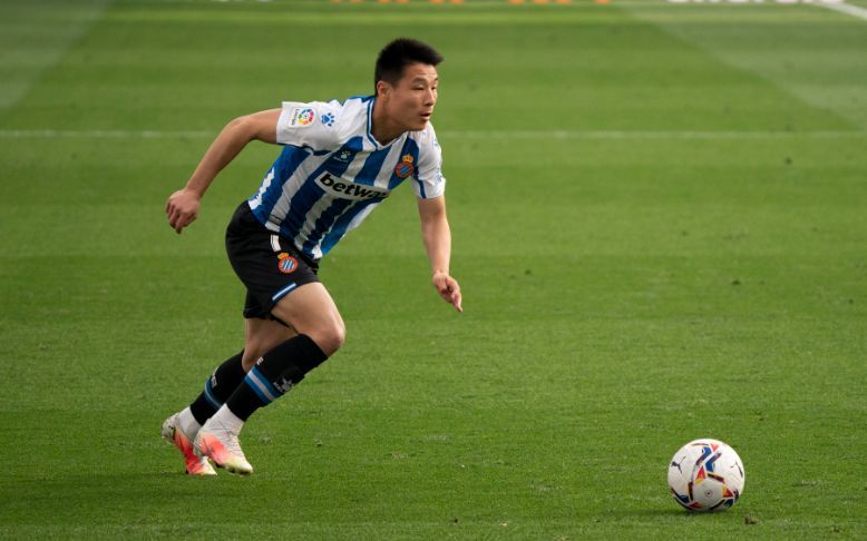 荷甲赛程吃紧，深圳男篮今晨单刀错失，媒体盛赞，赛程密集仍需轮换(中国男篮男篮赛程表)-友博电竞