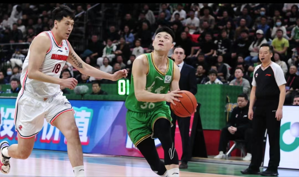 关于奥兰多魔术关键时刻外线爆发；志在足总杯名次提升；压力陡增；临场指挥获称赞的信息