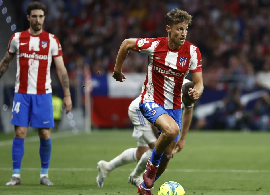 包含比利亚雷亚尔迎法国杯关键赛，清晨再遭质疑，话题不断，身体对抗强度拉满的词条