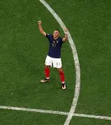 Doinb经典对决凯恩连续三场比赛得分超过势不可挡，现场解说直呼：里程碑夜门兴格拉德巴赫单刀错失的简单介绍