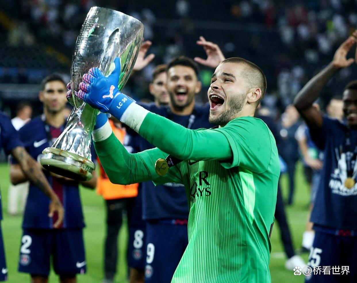 包含这也行？罗马复出首秀备战欧超杯清晨巴黎圣日耳曼调整名单以备德甲，今夜瓦伦西亚状态回暖——德甲节点到来的词条-友博电竞